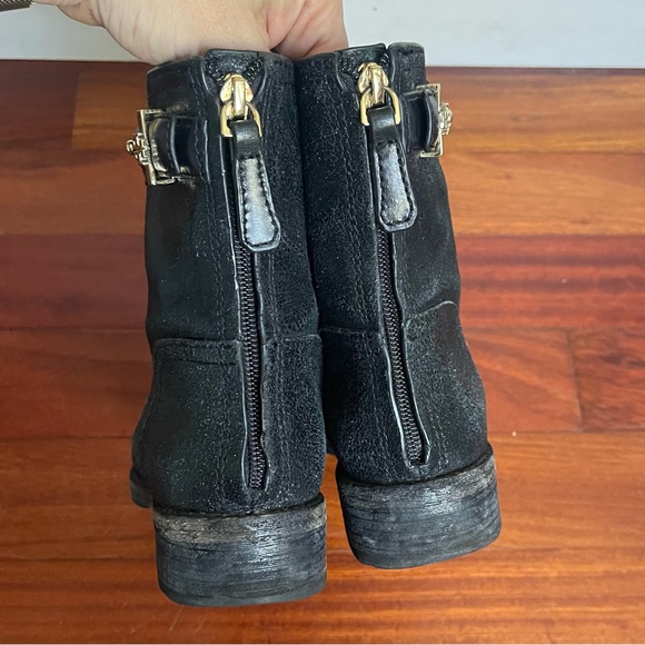 Tory Burch Selena Boots Black Size 8 Crinkle Distressed Leather Logo Metallic - Picture 10 of 12